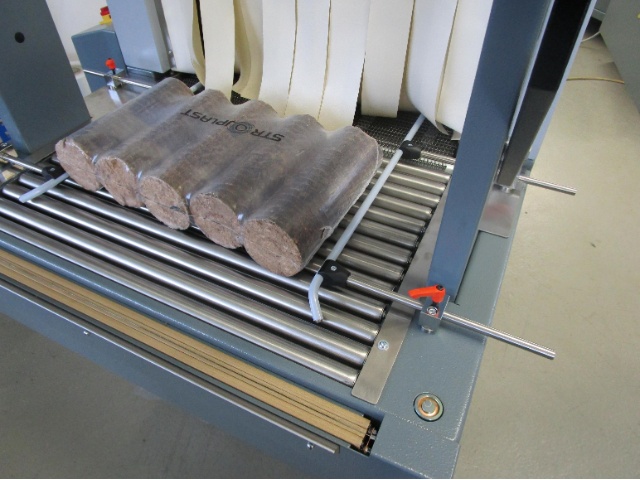 Verpackung runder Briketts AirLess sealing bar